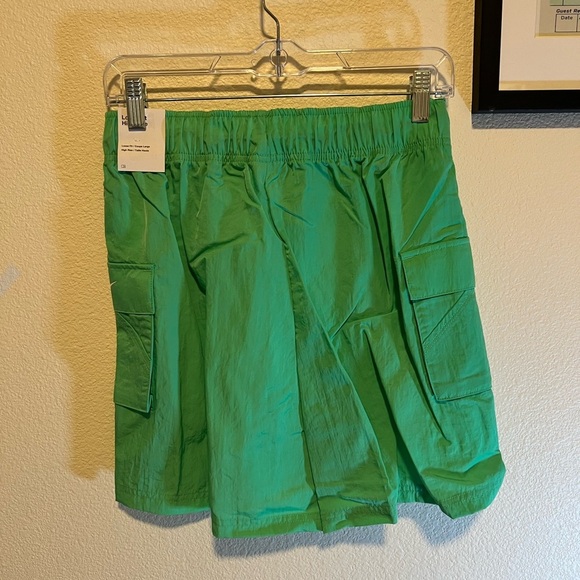 Nike Women's Vibrant Green Athletic Shorts size small - Picture 4 of 4